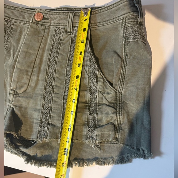 Free People Green Great Expectations Button Fly Cut Off Jean Shorts Women's - Picture 16 of 16
